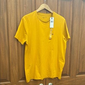 Tommy Hilfiger Men's Mustard Yellow Tee size medium new